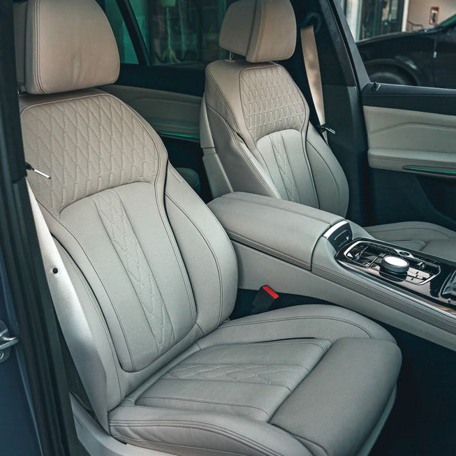 BMW X7 40i SUV Front Seat