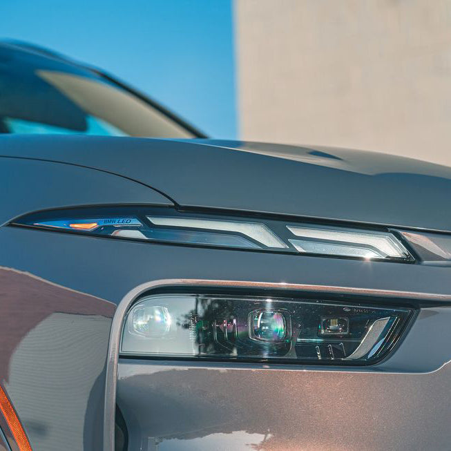 BMW X7 40i SUV Light