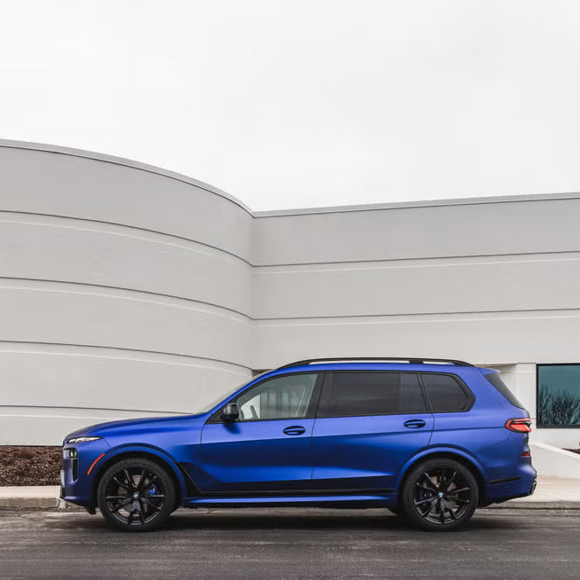 BMW X7 M60i Side View