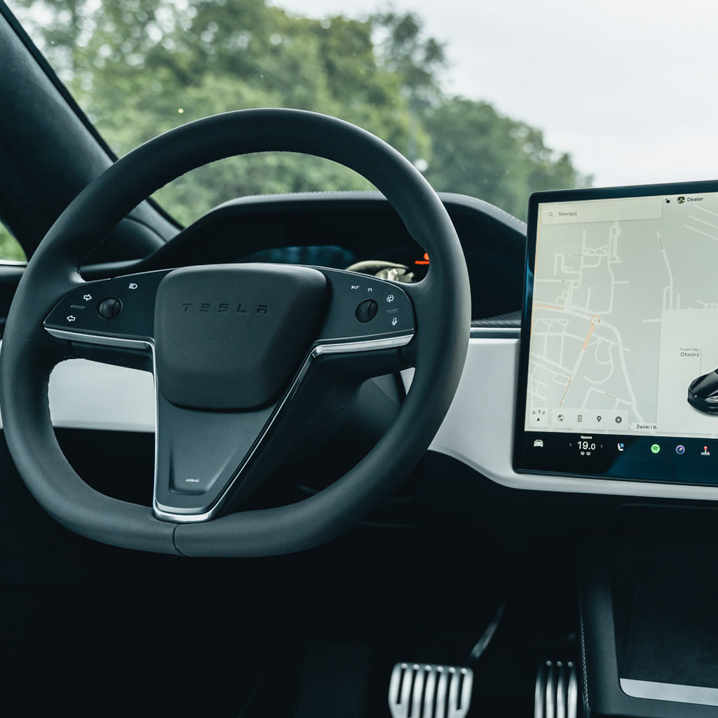 Tesla Model S Plaid Stearing